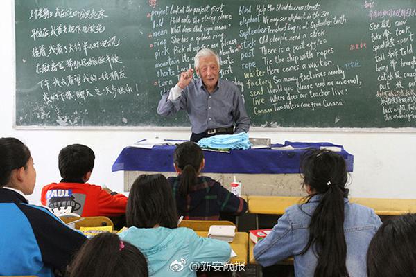 陈晓旭逝世十五周年 薛宝钗扮演者张莉发合影悼念